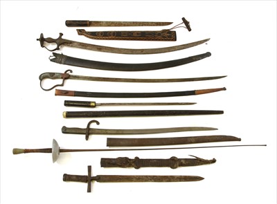 Lot 536 - A collection of edged weapons