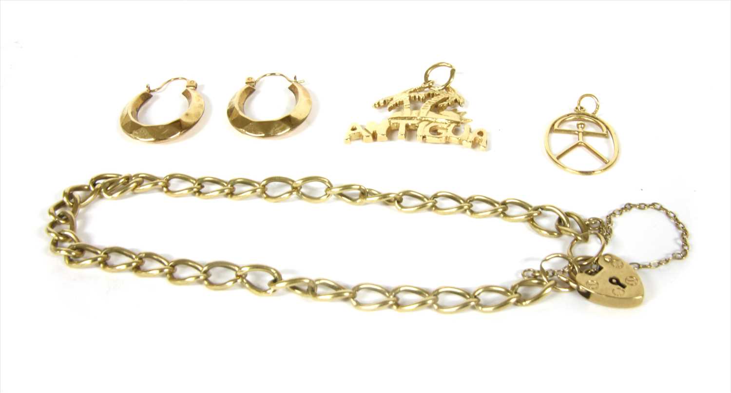 Lot 14 - A quantity of gold jewellery