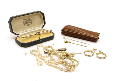 Lot 189A - A gold diamond bar brooch