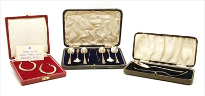 Lot 33 - A cased set of novelty silver napkin rings