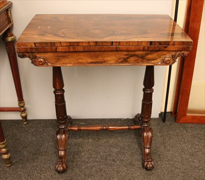 Lot 621 - A Victorian rosewood side table