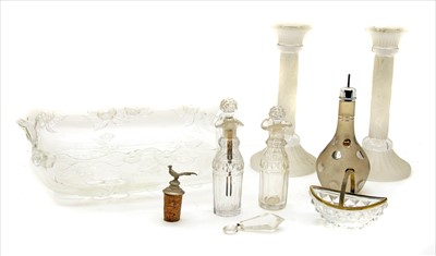 Lot 437 - A quantity of decorative glassware