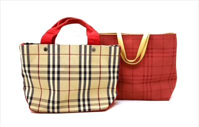 Lot 601 - A Burberry tote handbag