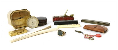 Lot 230 - A collection of items