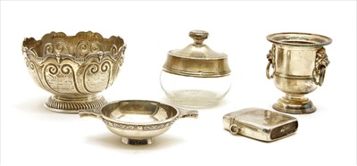 Lot 107 - A collection of silver items