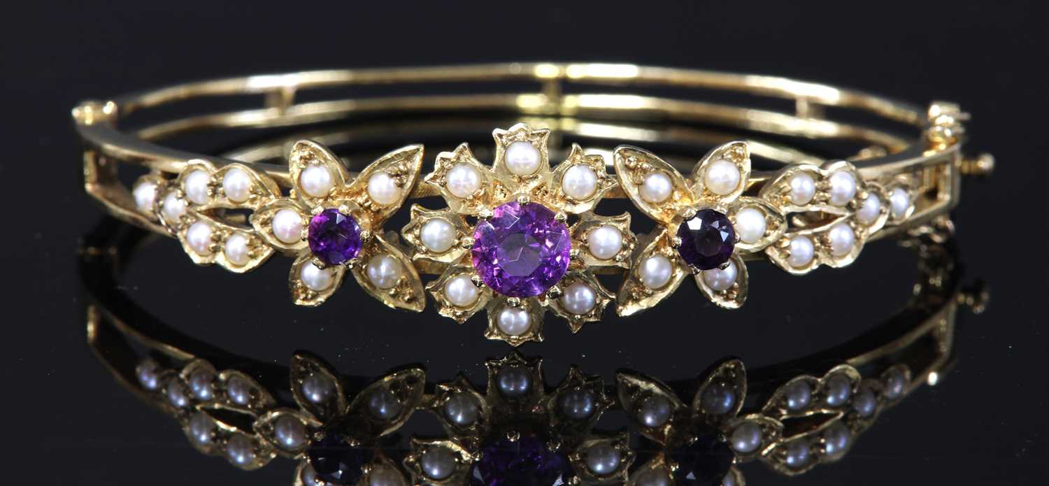 Lot 74 - A 9ct gold amethyst and split cultured pearl hinged bangle, c.1970
