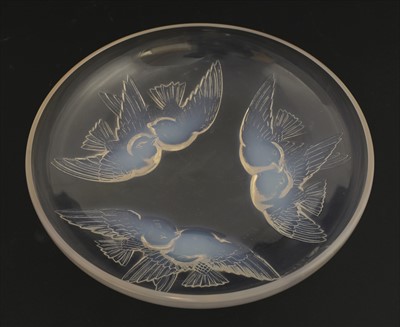 Lot 210 - A Lalique opalescent glass 'Nonettes' bowl