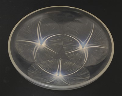 Lot 212 - A Lalique opalescent glass bowl