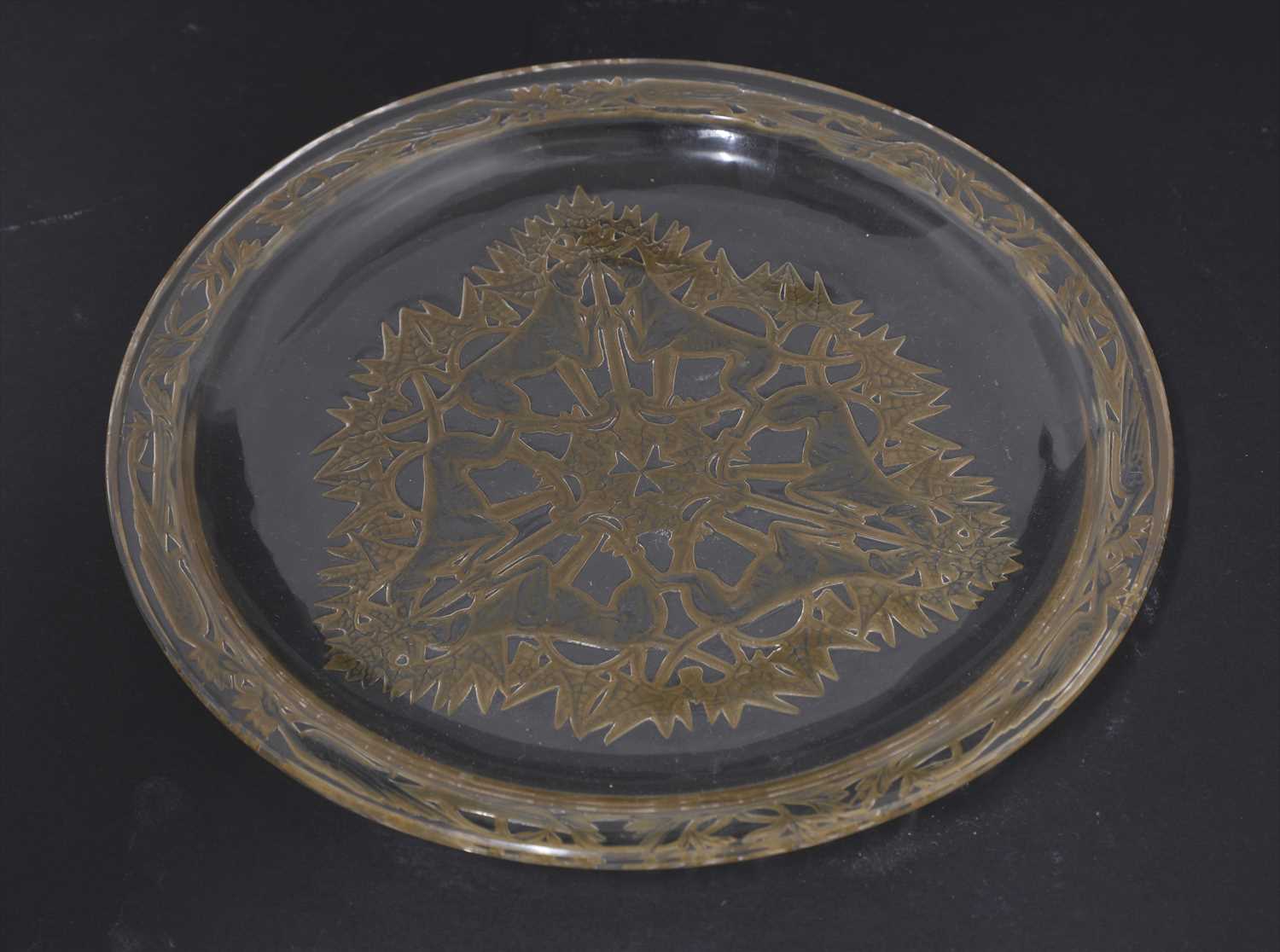 Lot 211 - A Lalique glass 'Chasse Chiens' plate