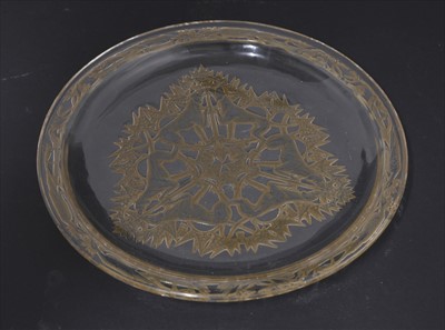 Lot 211 - A Lalique glass 'Chasse Chiens' plate