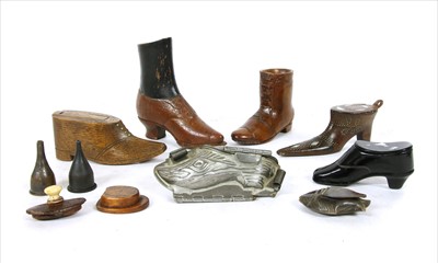 Lot 219 - A collection of treen and similar snuff boxes modelled as shoes