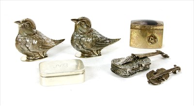 Lot 200 - A collection of silver items