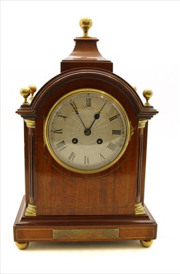 Lot 586 - An Edwardian mahogany eight day bracket clock