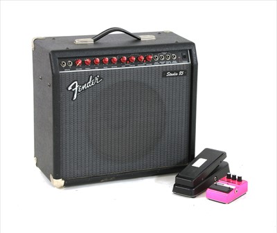 Lot 286 - A Fender Studio 85 combo guitar amplifier