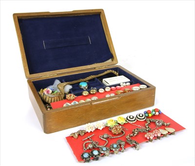 Lot 183 - A quantity of silver jewellery