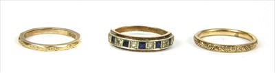Lot 45 - A 9ct gold sapphire and paste ring