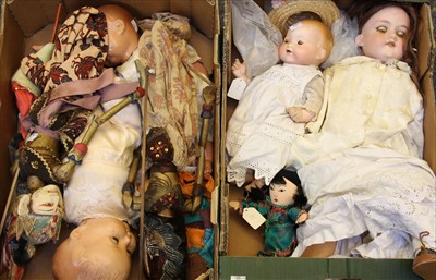 Lot 282 - A large collection of dolls