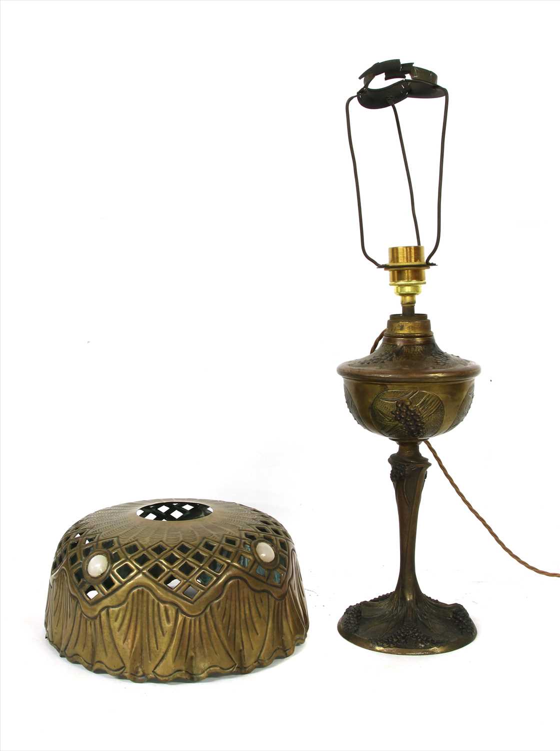 Lot 639 - A French Art Nouveau table lamp