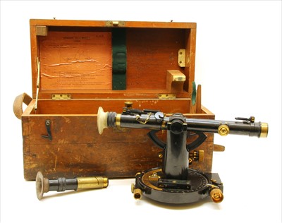 Lot 308 - A Ministry of Defence issue theodolite