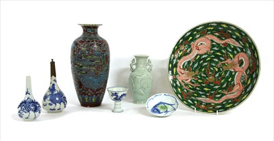 Lot 333 - A collection of Chinese porcelain