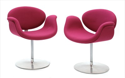 Lot 670 - A pair of tulip chairs