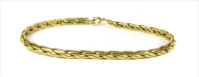 Lot 43 - A 9ct gold fancy 'S' link bracelet