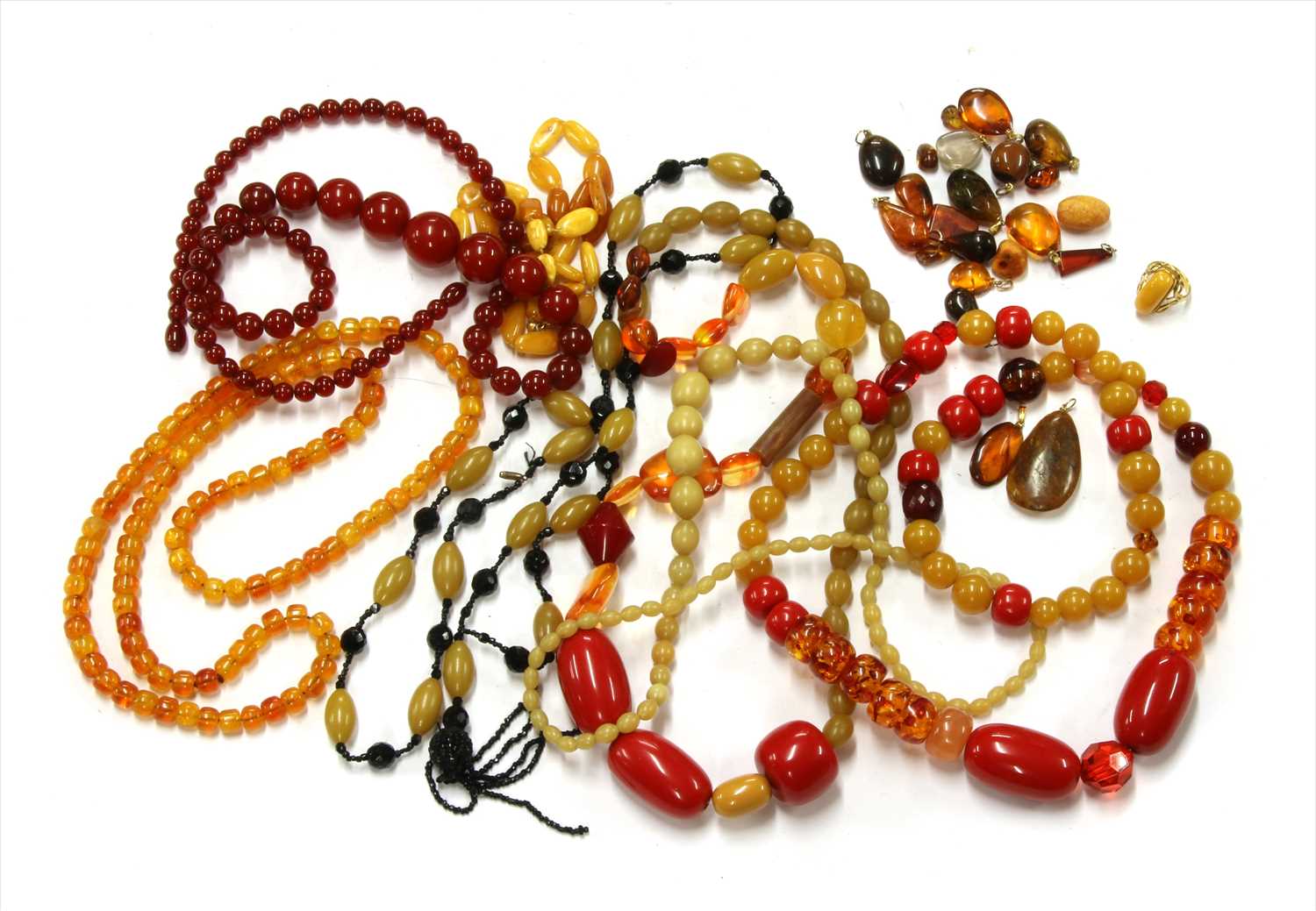 Lot 92 - A single row graduated tumbled amber bead necklace