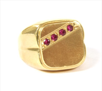 Lot 49 - An Italian gold ruby signet ring