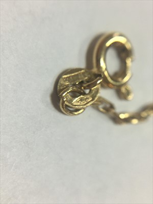 Lot 20 - An Edwardian gold peridot and split pearl pendant
