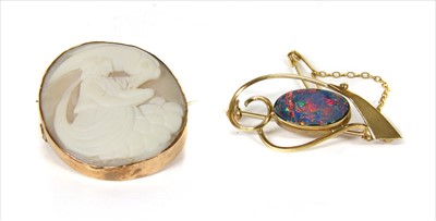 Lot 35 - A gold opal doublet brooch