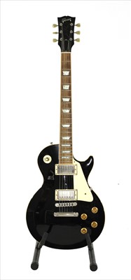Lot 586 - A 2001 Gibson Les Paul electric guitar
