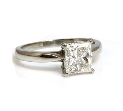 Lot 413 - A platinum single stone diamond ring