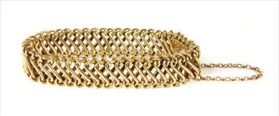 Lot 37 - A gold bracelet