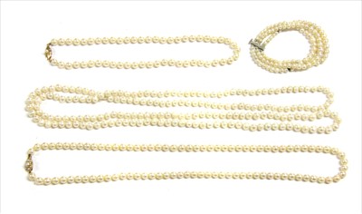 Lot 69 - A single row Victorian cultured pearl necklace