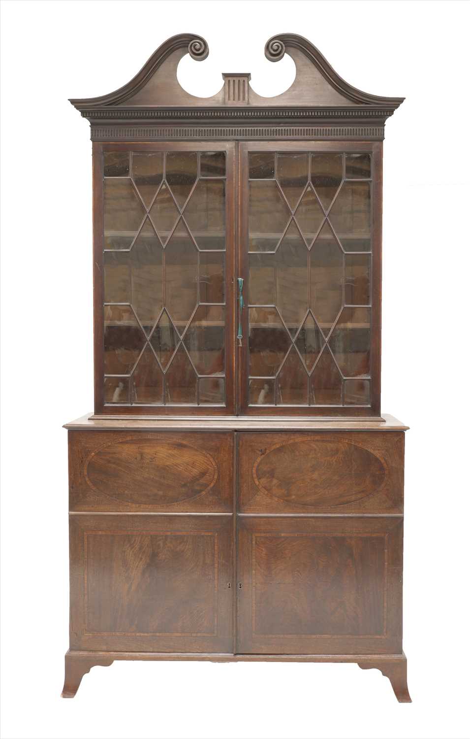 Lot 603 - A George III crossbanded and strung mahogany bookcase