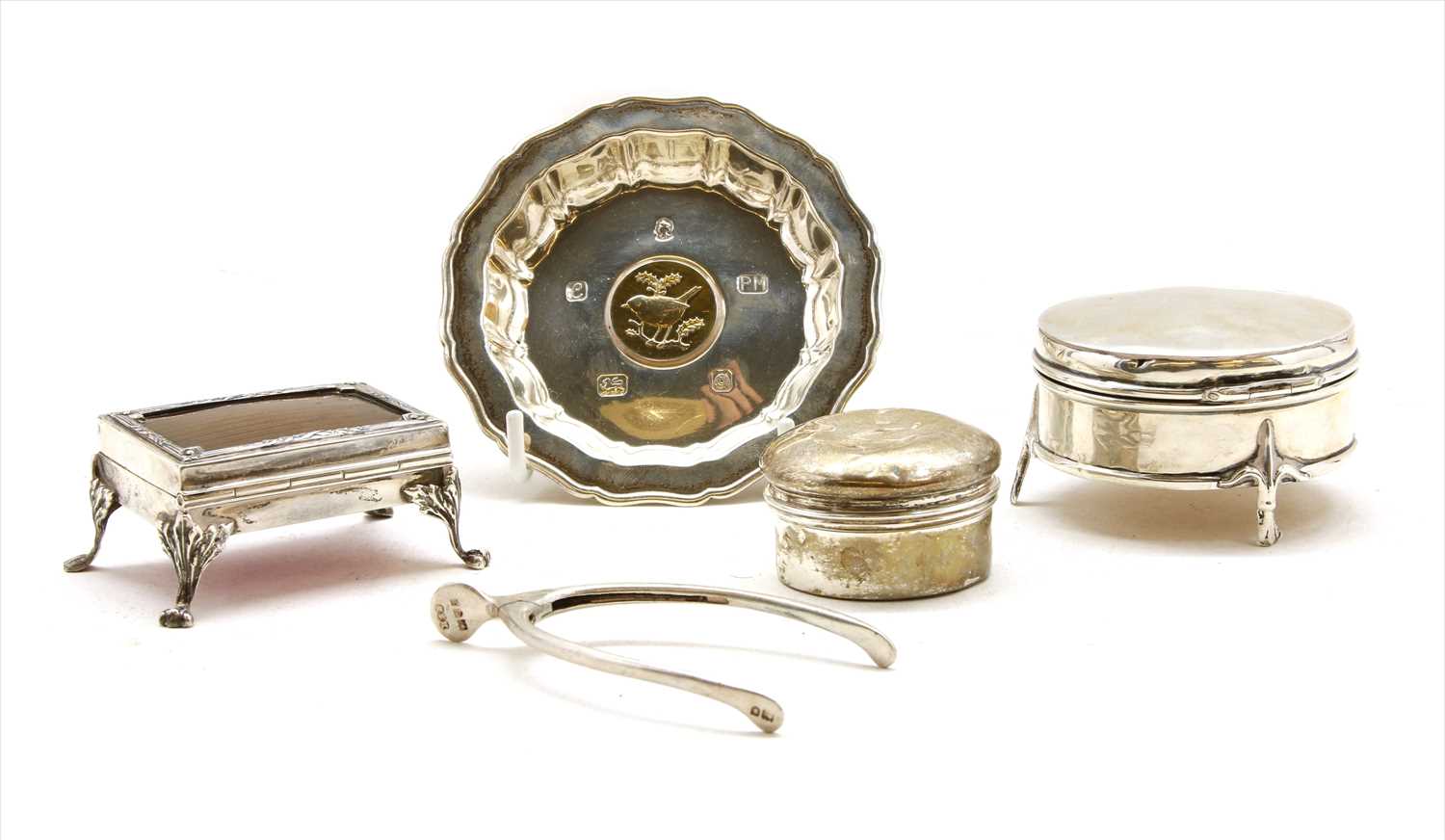 Lot 106 - An early 20th century silver stamp box