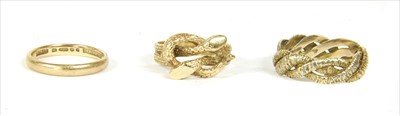 Lot 50 - A 9ct gold two headed snake ring