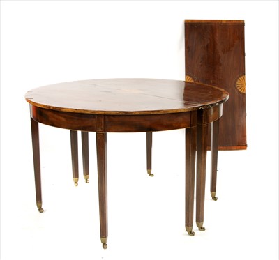 Lot 437 - A mahogany and crossbanded extending dining table