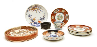 Lot 286 - A collection of Japanese pottery and porcelain items