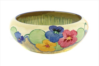 Lot 162 - A Clarice Cliff Delecia 'Pansies' bowl