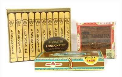 Lot 115 - A collection of cigars