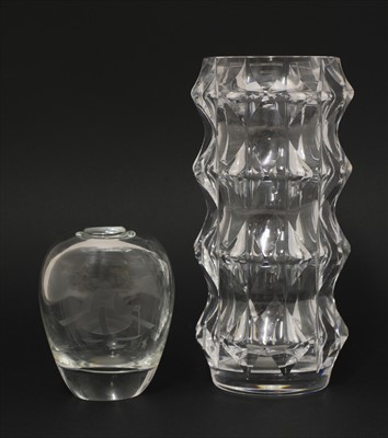 Lot 291 - A Hadeland glass vase