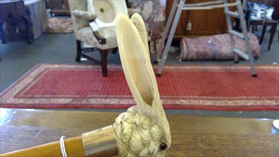 Lot 186 - A carved ivory hare walking stick