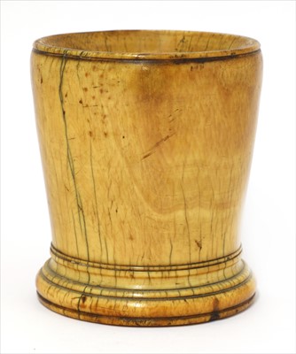 Lot 149 - A turned ivory apothecary's mortar
