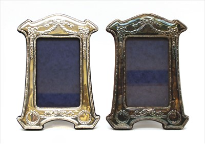 Lot 189 - A pair of contemporary silver photograph frames