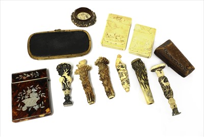 Lot 136 - Twelve various ivory, tortoiseshell and antler hunting-related items