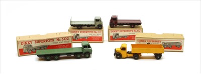 Lot 196 - A Dinky Supertoys 521 Bedford Articulated Lorry