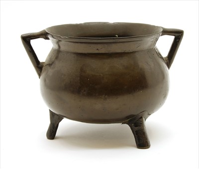 Lot 94 - A bronze cauldron