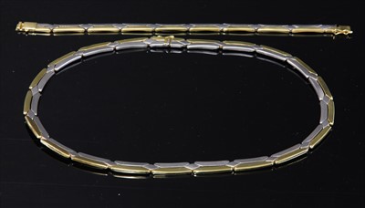 Lot 185 - An 18ct two colour gold necklace and bracelet suite