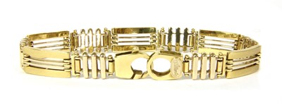 Lot 77 - A gold bracelet